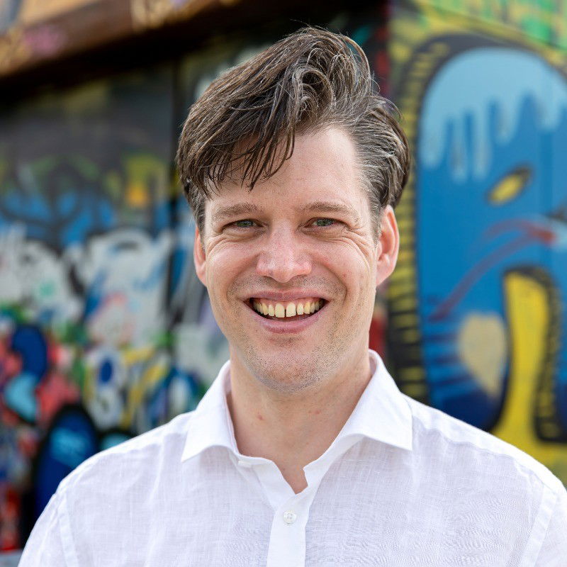 te gast in de podcast: denny van veen.