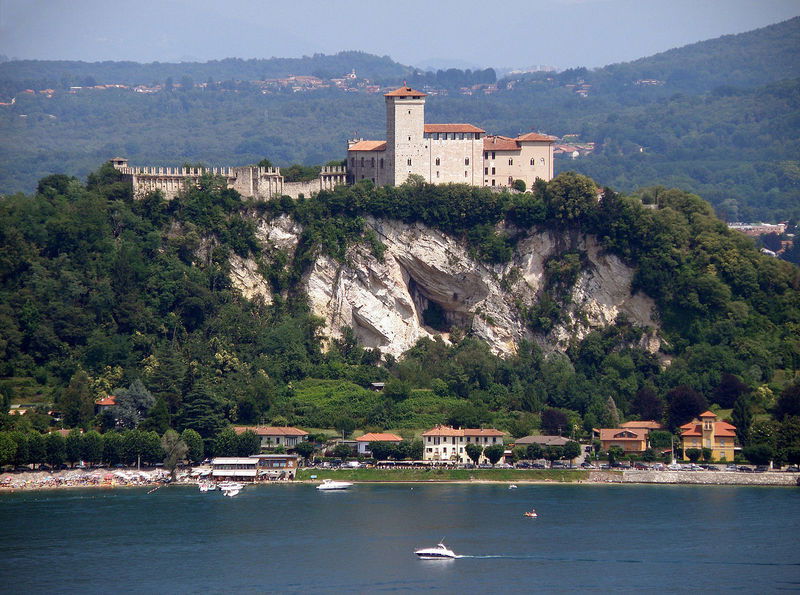 Lagomaggiore_Angera_Rocca.jpg