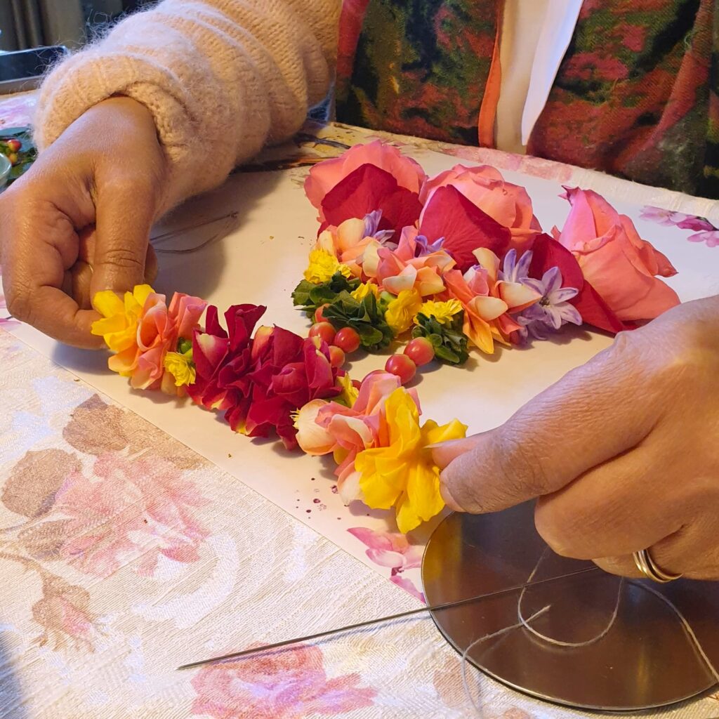 Shakti Bloemenmala Tonny Bol exclusieve bijoux rozenblaadjes workshop gevorderde cursist Persoonlijk Trainings Traject Berg en Dal Nijmegen