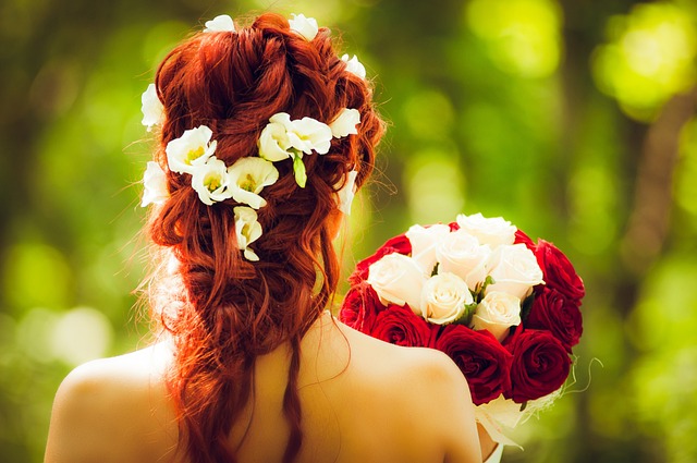 Shakti Bloemenmala, Tonny Bol, bruid met bloemen haarslinger