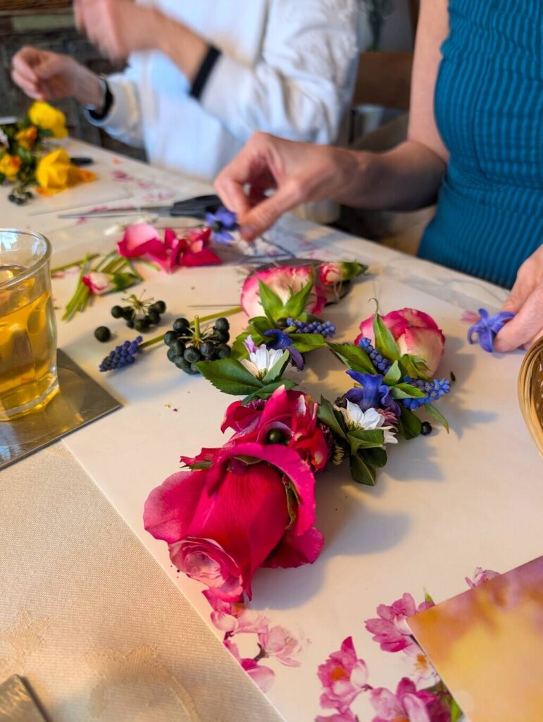 Shakti Bloemenmala Tonny Bol bloemenslinger maken kennismaking Shakti Flower Experience workshop regio Nijmegen