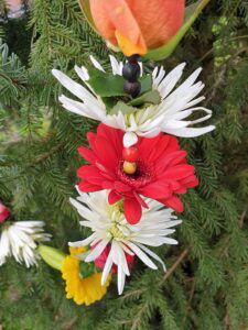 Shakti Bloemenmala Tonny Bol bloemenketting kerstboom Hamersveld Berg en Dal kerstworkshop bloemenslinger bloemenversiering bestellingen