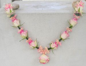 Shakti bloemenmala's Tonny Bol lichte rose mala hemelvaartskoepel