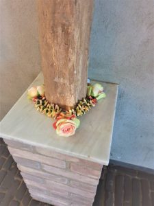 Shakti bloemenmala's Tonny Bol mala Maria kapel om de balk