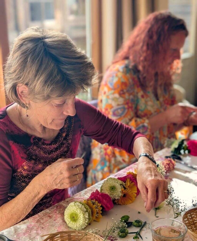Shakti Bloemenmala Tonny Bol bloemenmala ervaringen cursisten verse kleurrijke bloemen rijgen speciale technieken workshops Nijmegen