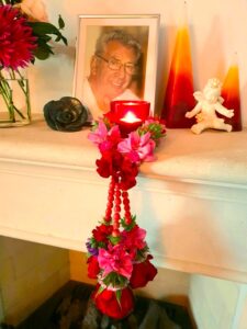 Shakti Bloemenmala Tonny Bol decoratieve echte sierlijke bloemen bijoux waxinelicht fotolijst sfeervol liefdevol herinnering