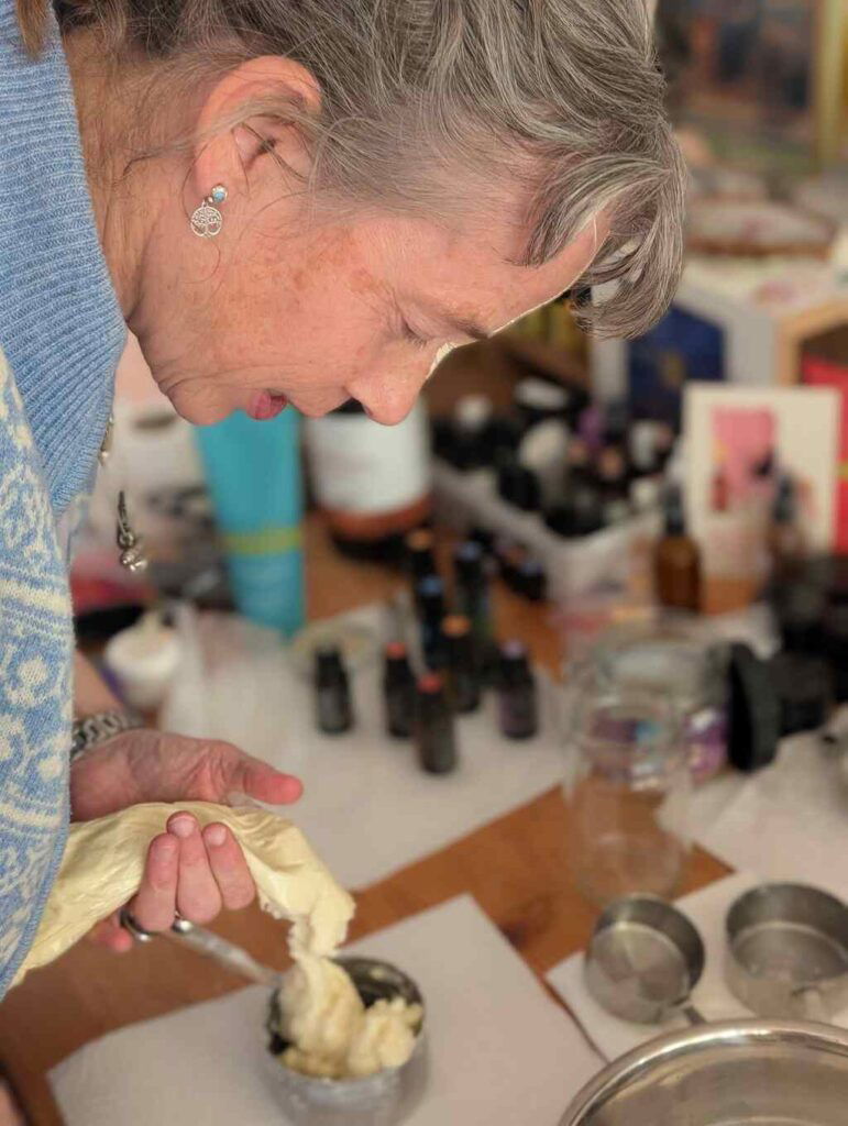 Shakti Bloemenmala Tonny Bol DIY producten maken zuivere essentiële oliën natuurlijke zelfzorg workshops regio Nijmegen Shakti Flower Experience