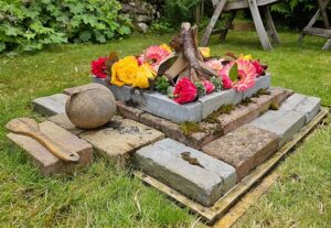 Shakti Bloemenmala Tonny Bol vuuroffering bloemenslinger ceremonieslinger yagya vuurceremonie rituelen bloemen Vedische huwelijksceremonie