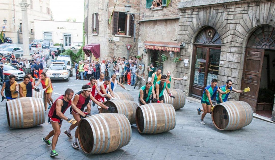 Rollende wijnvaten in Montepulciano